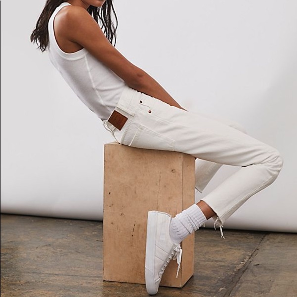 White Levi’s 501 Skinny